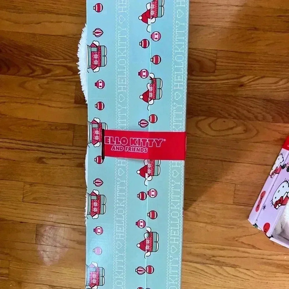 New Gift Boxed Hello Kitty Christmas 60" x 90" Plush Sherpa Throw Blanket green - Picture 4 of 5